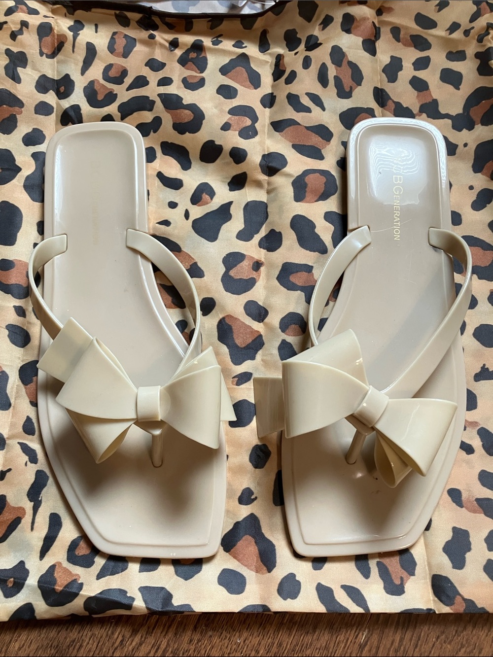 BCBGeneration Cream style with Bows on Sandal :) also free hair pin or earrings!